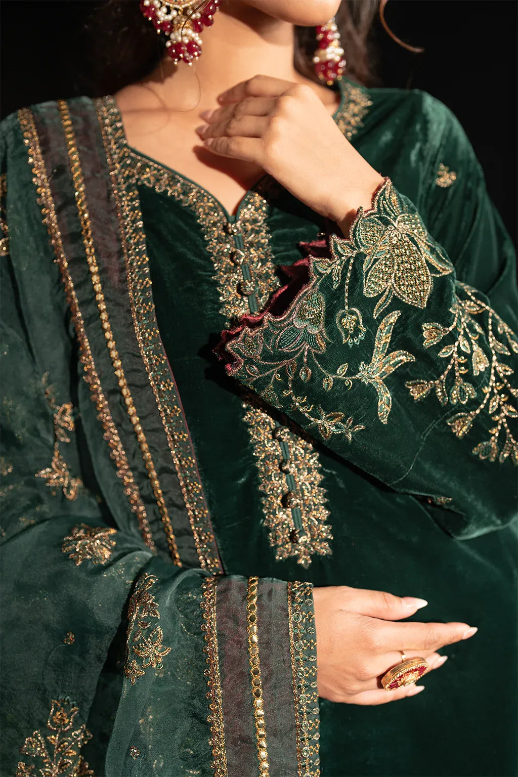 Iznik | Exclusive Velvet | IV-48 - Rang-e-Khaas