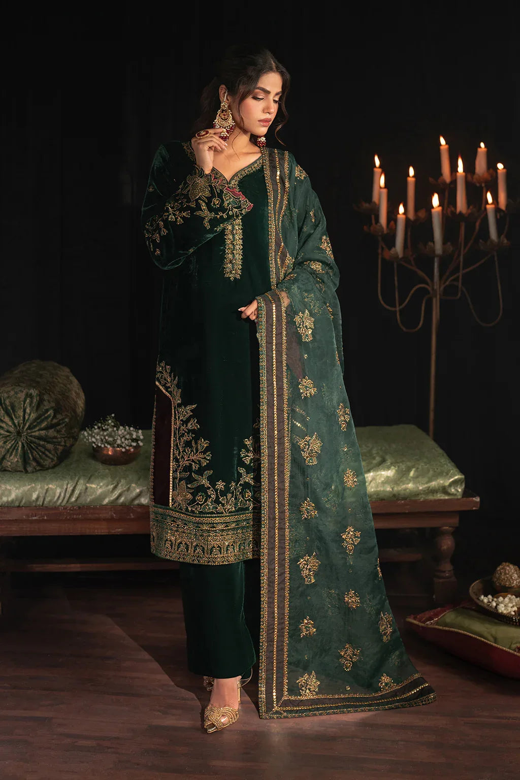 Iznik | Exclusive Velvet | IV-48 - Rang-e-Khaas