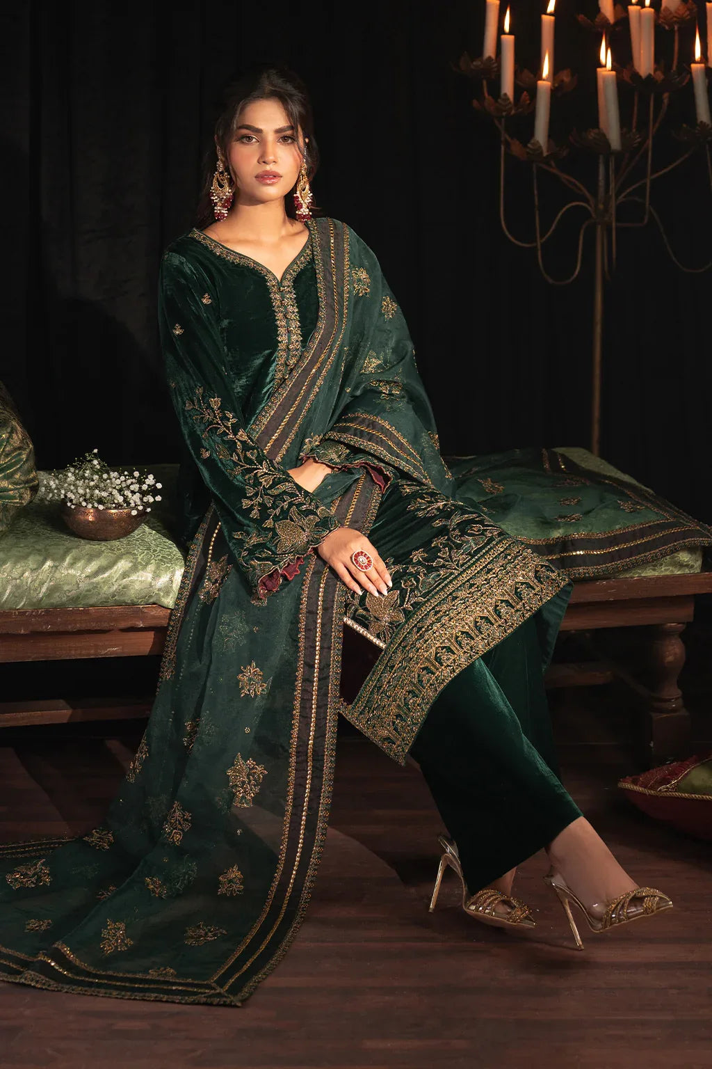 Iznik | Exclusive Velvet | IV-48 - Rang-e-Khaas