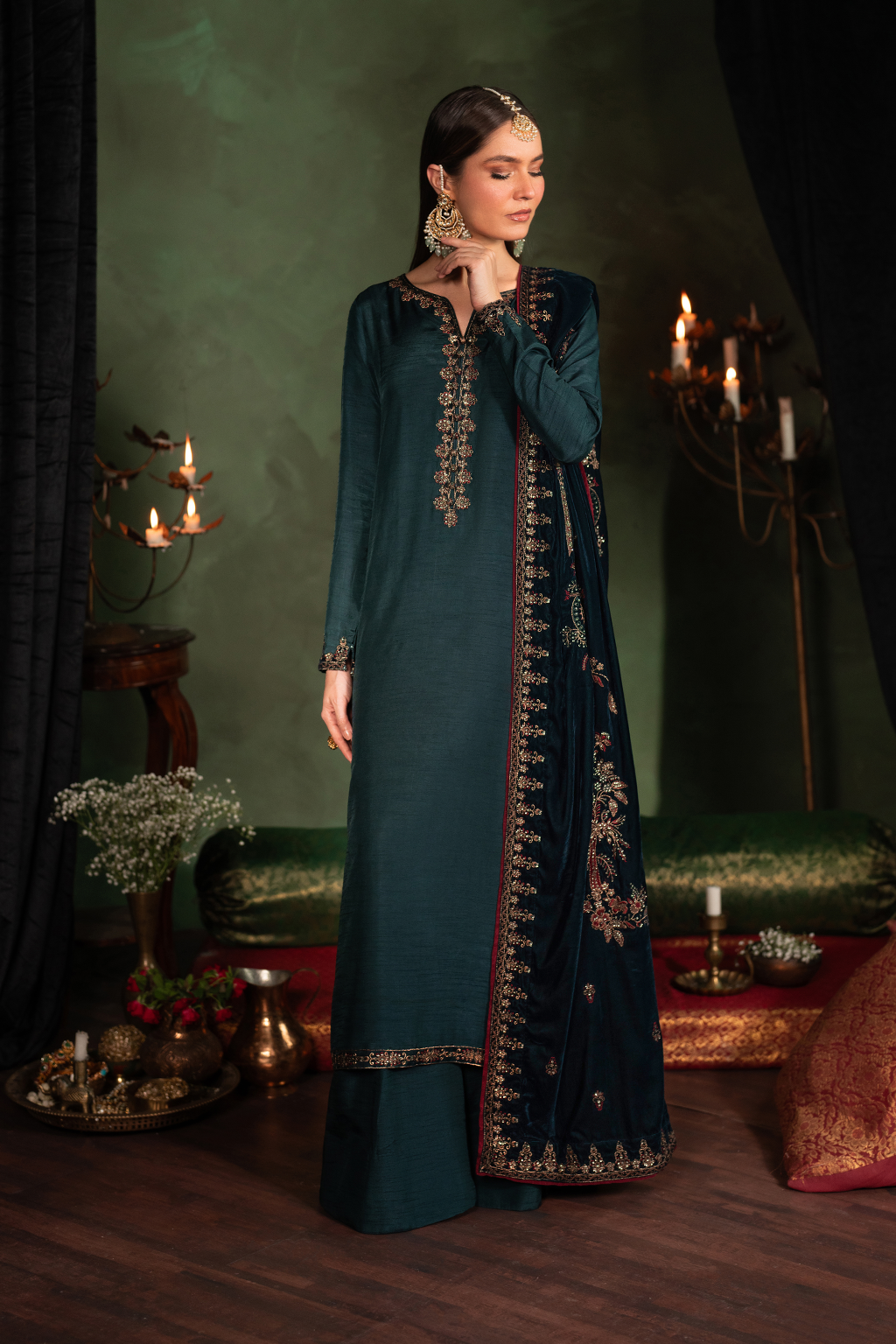Iznik | Exclusive Velvet | IV-50 - Rang-e-Khaas