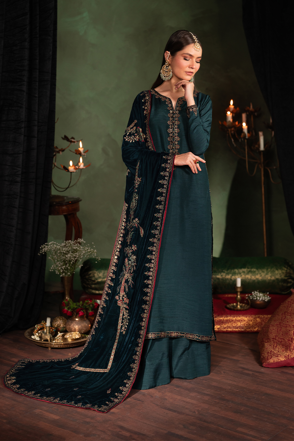 Iznik | Exclusive Velvet | IV-50 - Rang-e-Khaas