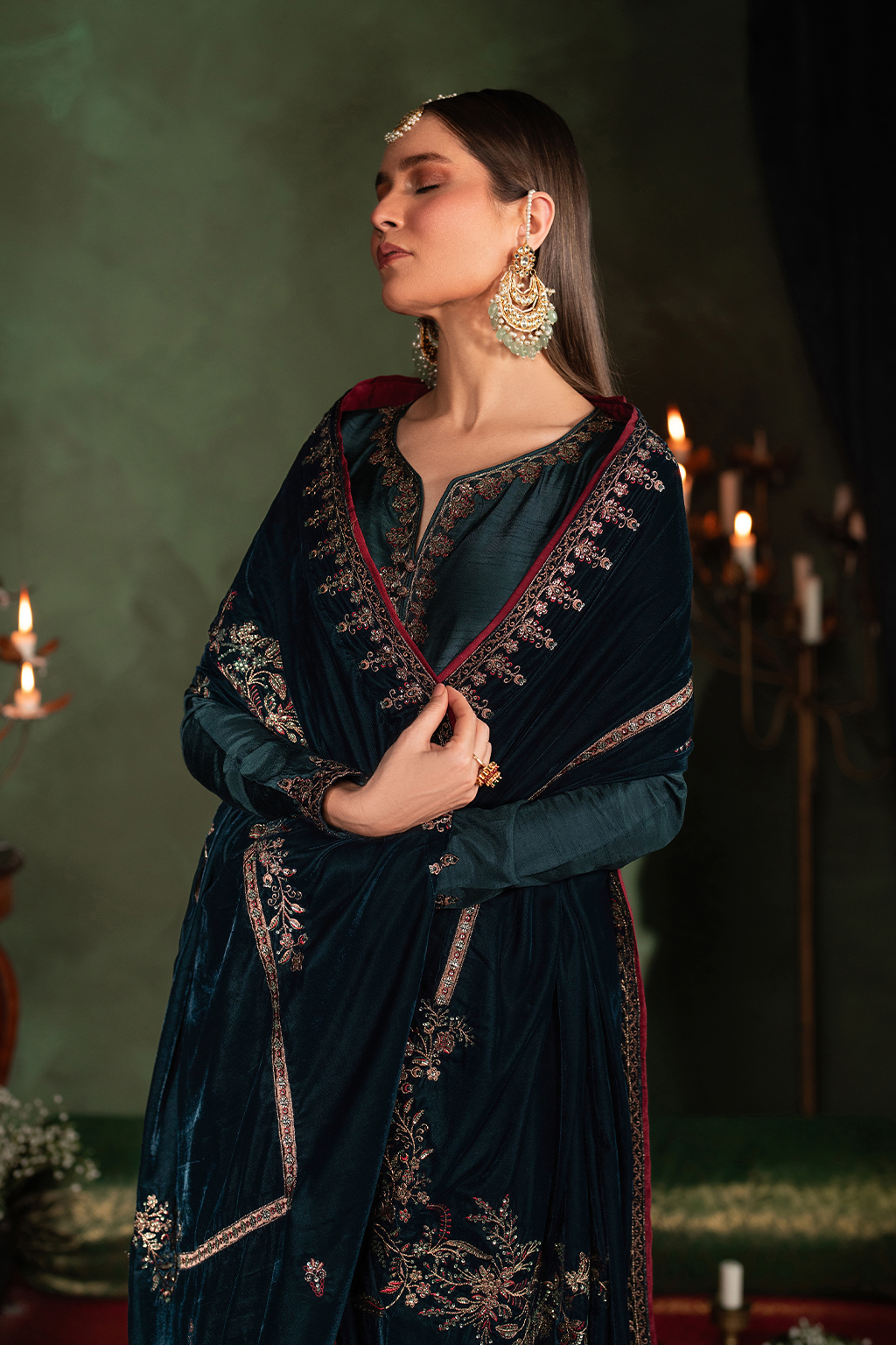 Iznik | Exclusive Velvet | IV-50 - Rang-e-Khaas