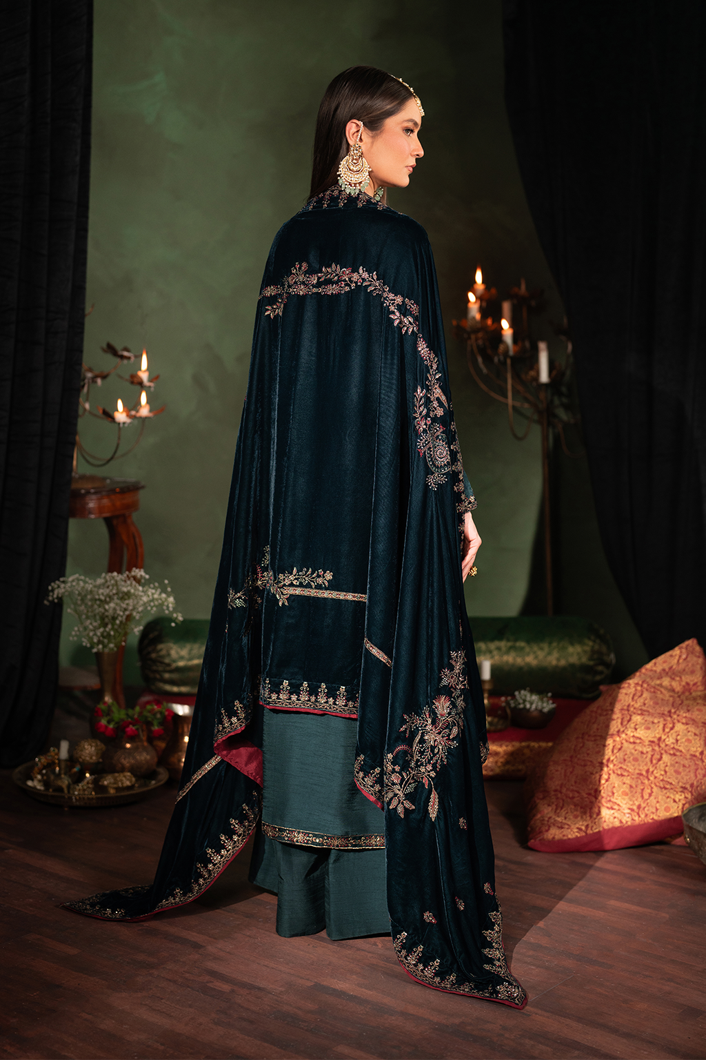 Iznik | Exclusive Velvet | IV-50 - Rang-e-Khaas
