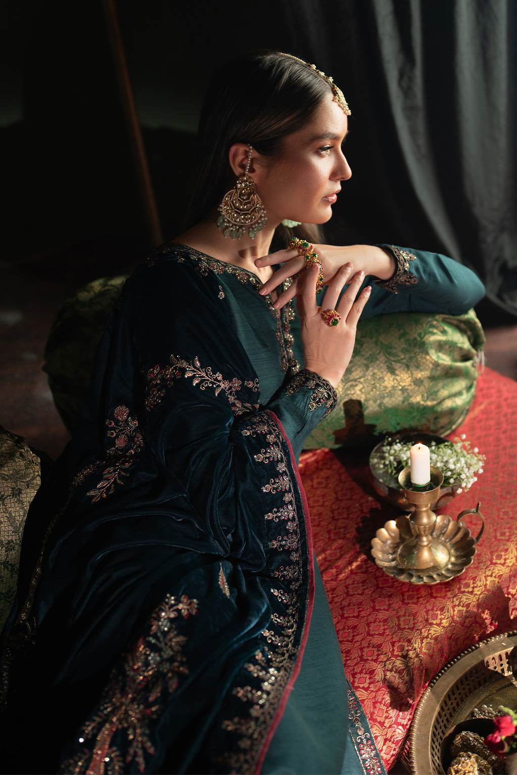 Iznik | Exclusive Velvet | IV-50 - Rang-e-Khaas