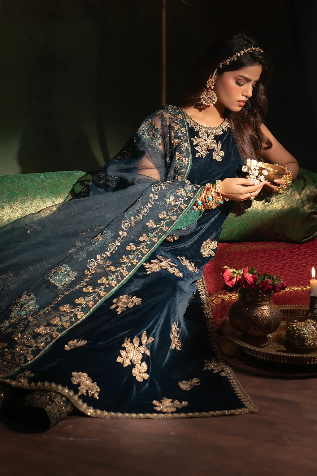Iznik | Exclusive Velvet | IV-51 - Rang-e-Khaas