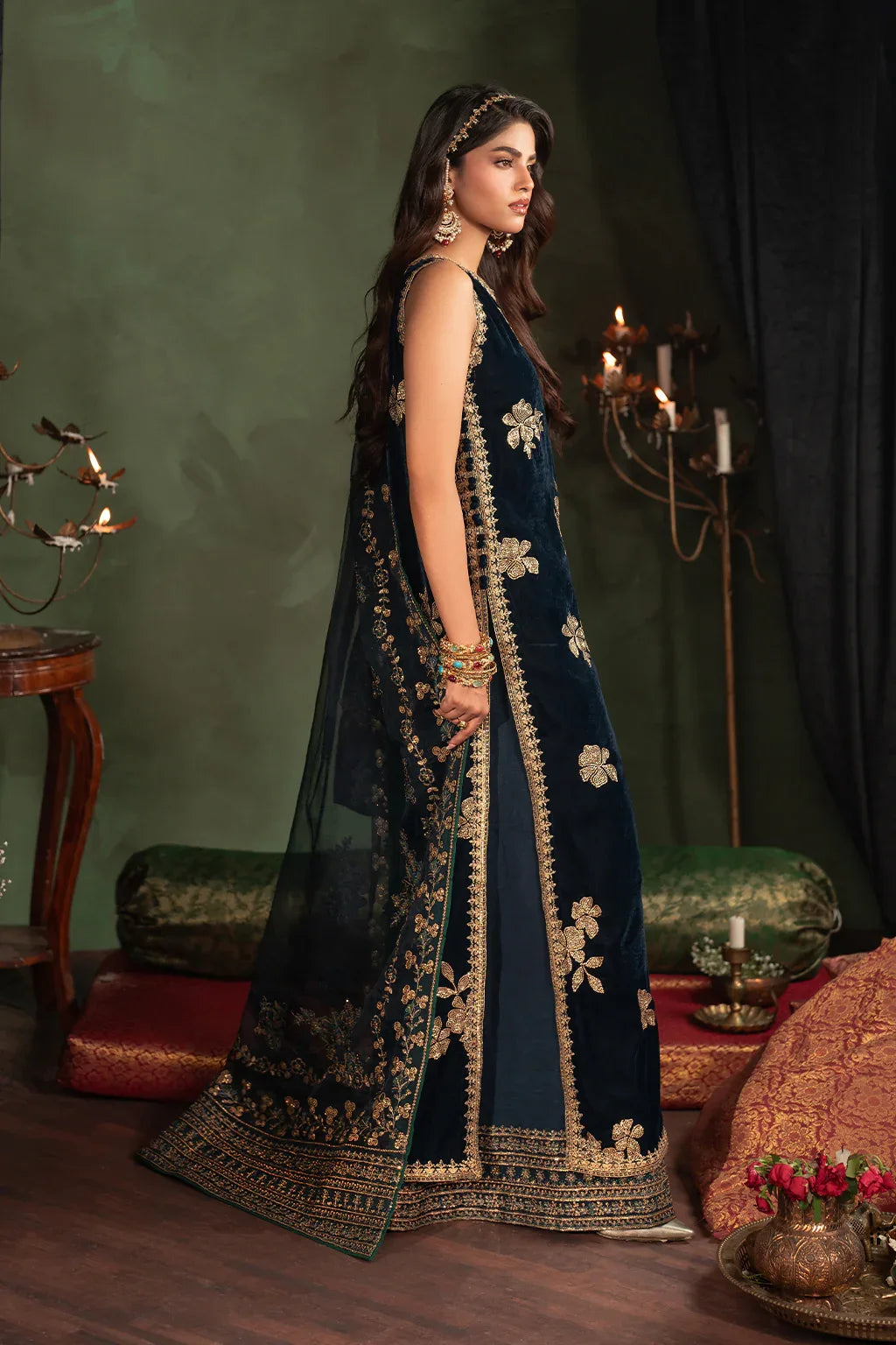 Iznik | Exclusive Velvet | IV-51 - Rang-e-Khaas