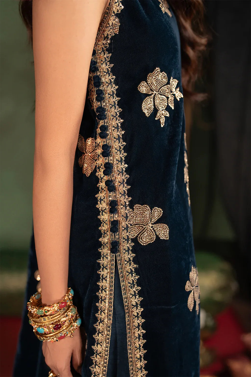 Iznik | Exclusive Velvet | IV-51 - Rang-e-Khaas