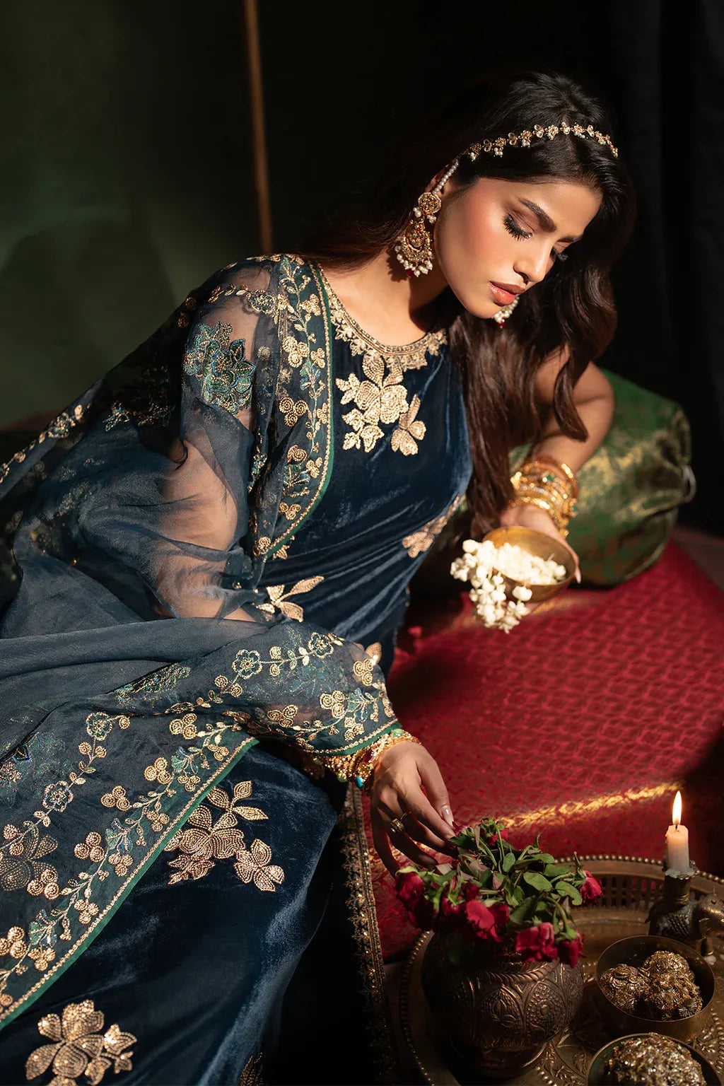 Iznik | Exclusive Velvet | IV-51 - Rang-e-Khaas