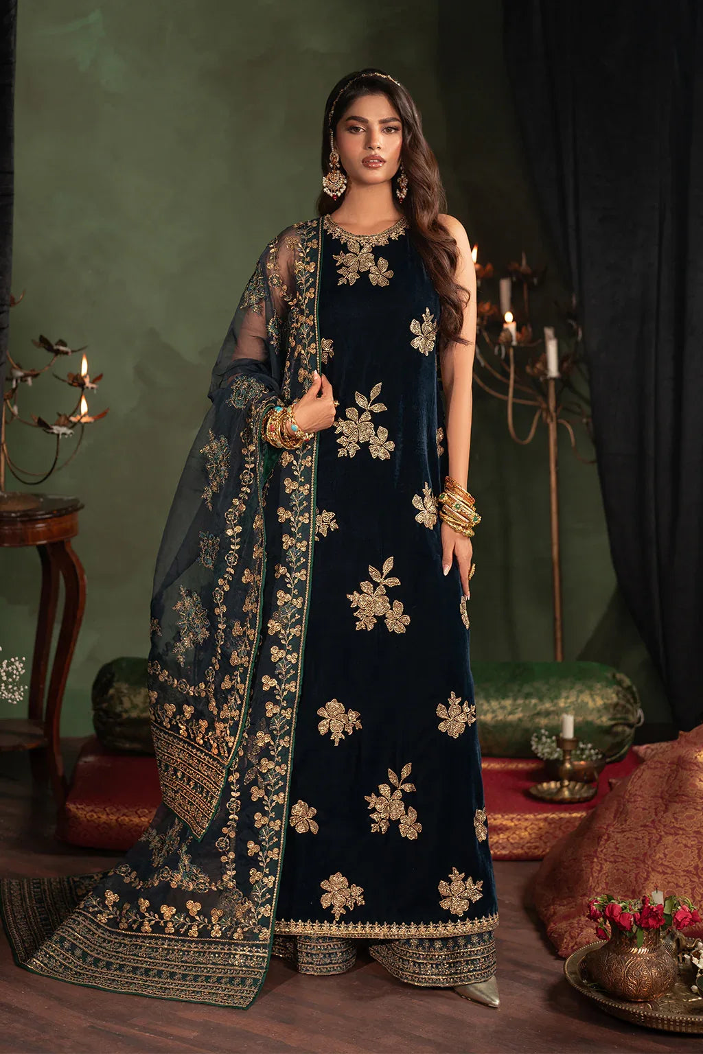 Iznik | Exclusive Velvet | IV-51 - Rang-e-Khaas