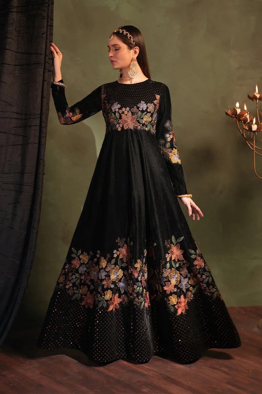 Iznik | Exclusive Velvet | IV-52 - Rang-e-Khaas