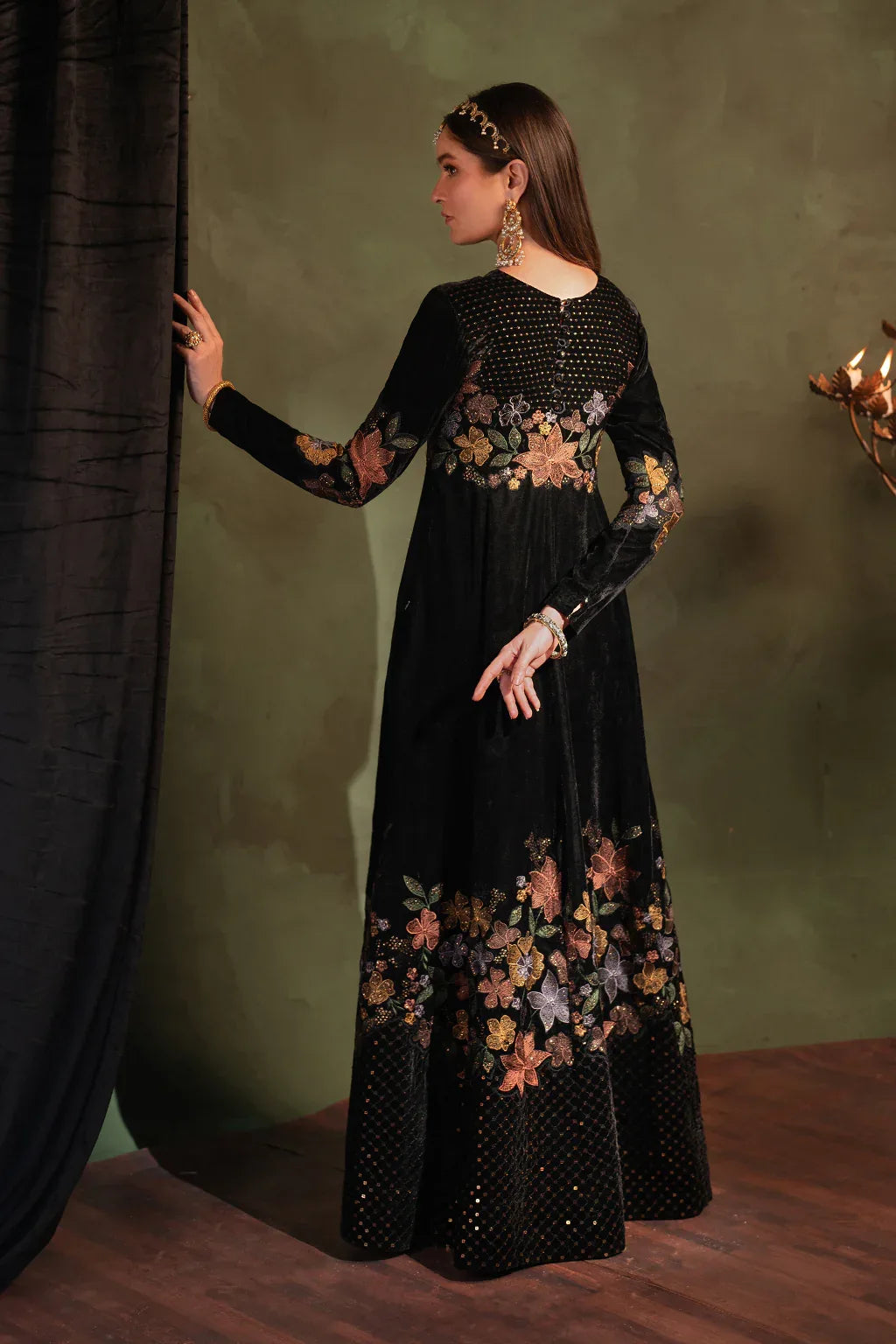Iznik | Exclusive Velvet | IV-52 - Rang-e-Khaas
