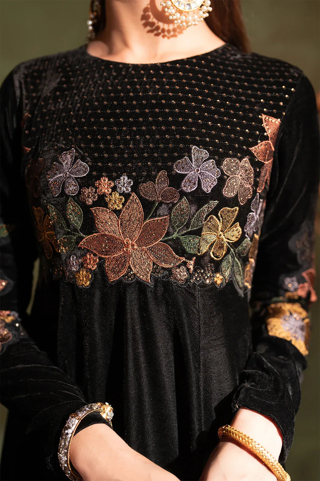 Iznik | Exclusive Velvet | IV-52 - Rang-e-Khaas