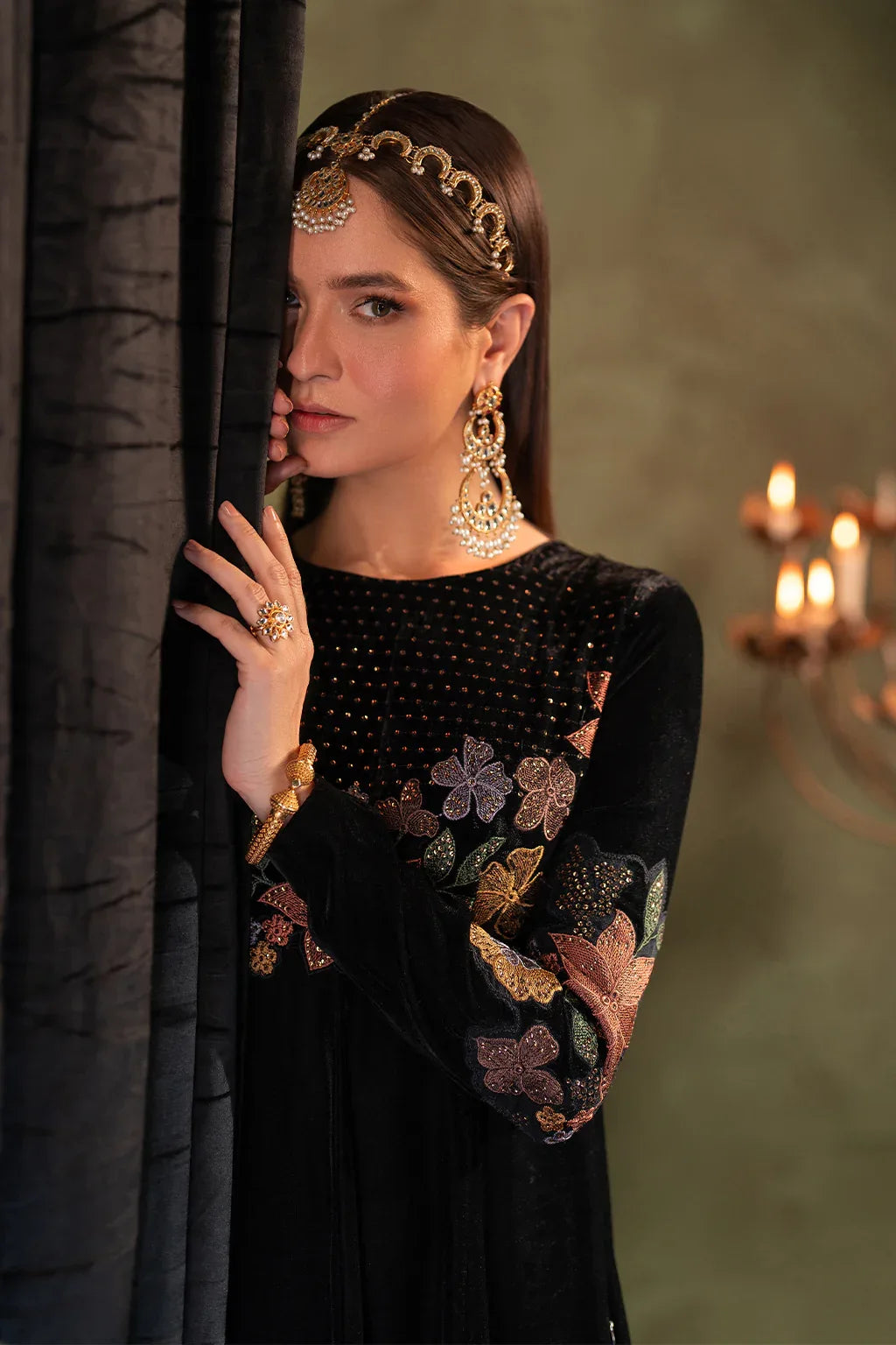 Iznik | Exclusive Velvet | IV-52 - Rang-e-Khaas