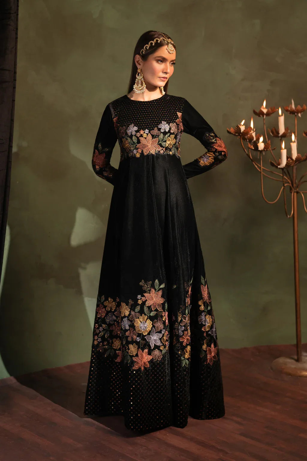 Iznik | Exclusive Velvet | IV-52 - Rang-e-Khaas