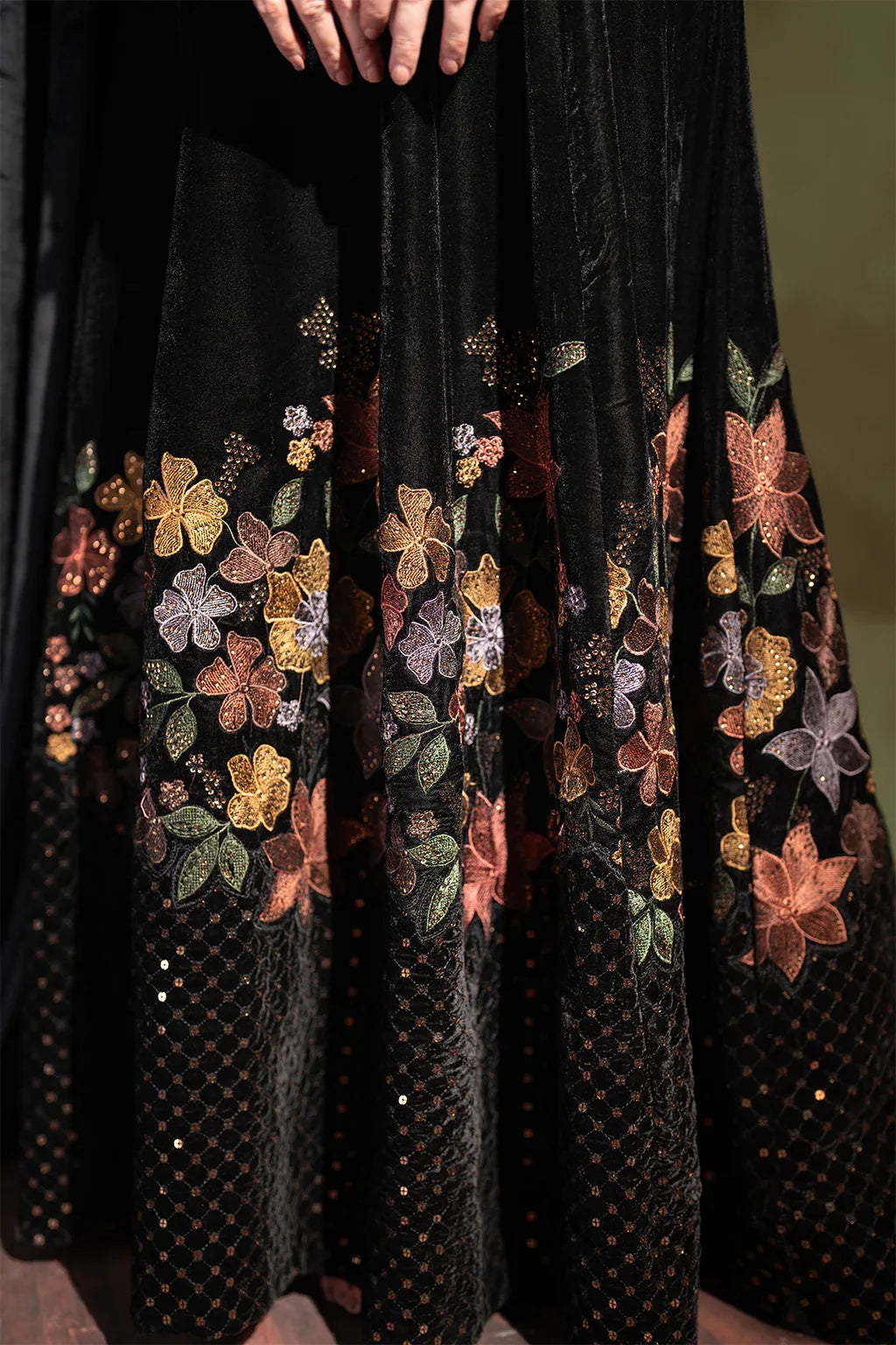 Iznik | Exclusive Velvet | IV-52 - Rang-e-Khaas