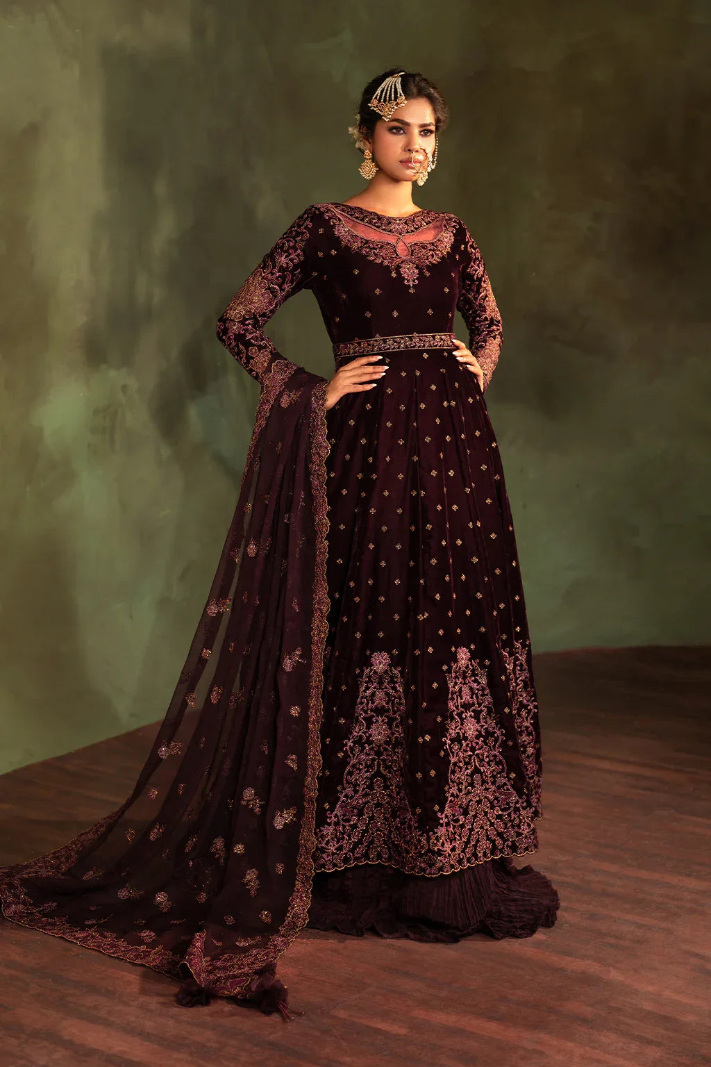 Iznik | Exclusive Velvet | IV-54 - Rang-e-Khaas