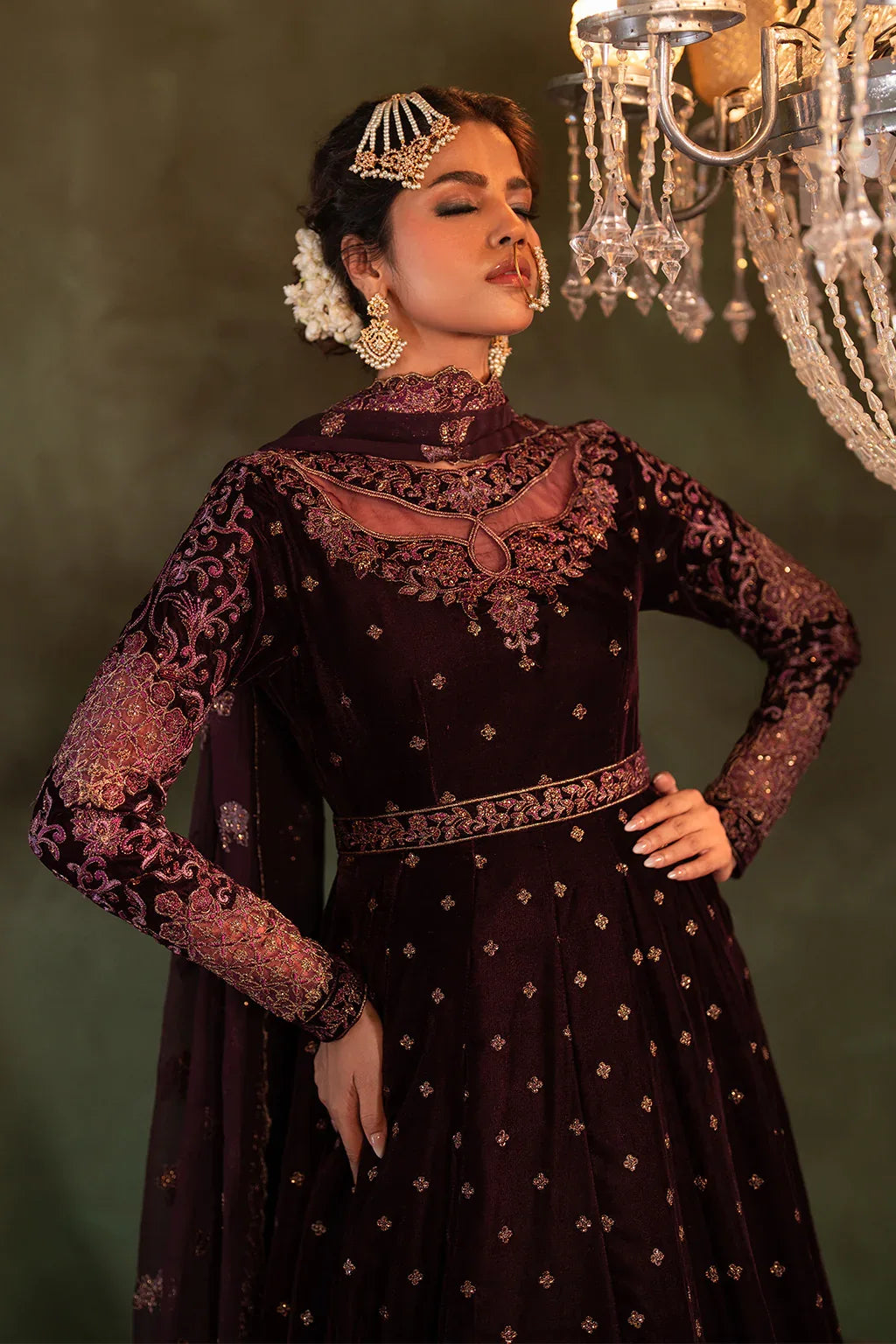 Iznik | Exclusive Velvet | IV-54 - Rang-e-Khaas