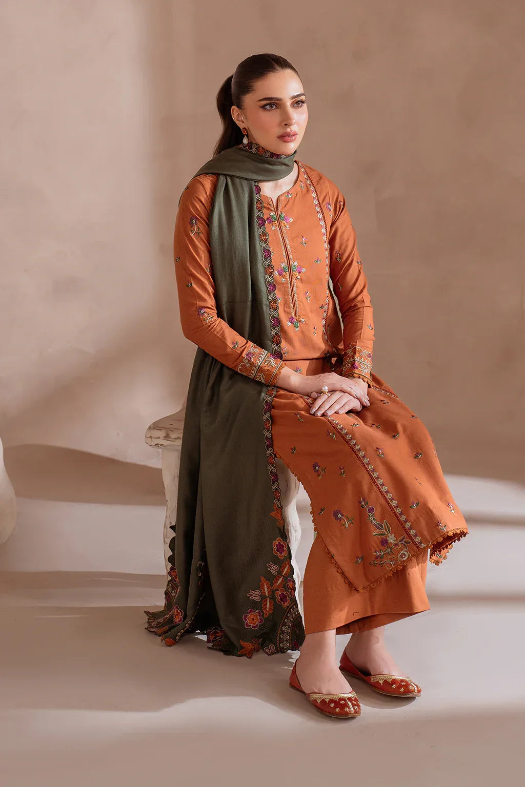 Iznik | Exclusive Winter | UE-367 - Rang-e-Khaas