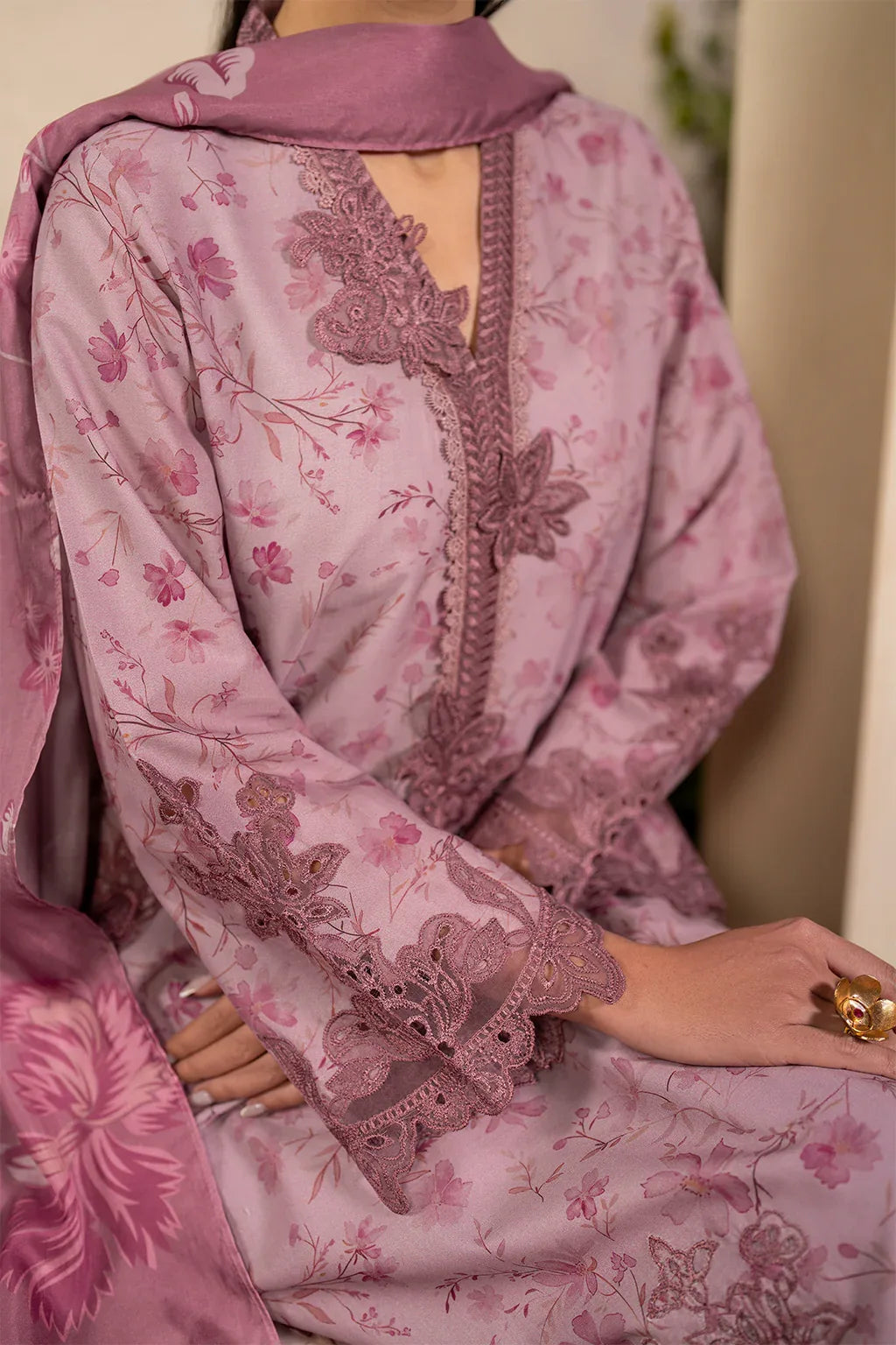Iznik | Festive Lawn 25 | EFL-04 - Rang-e-Khaas
