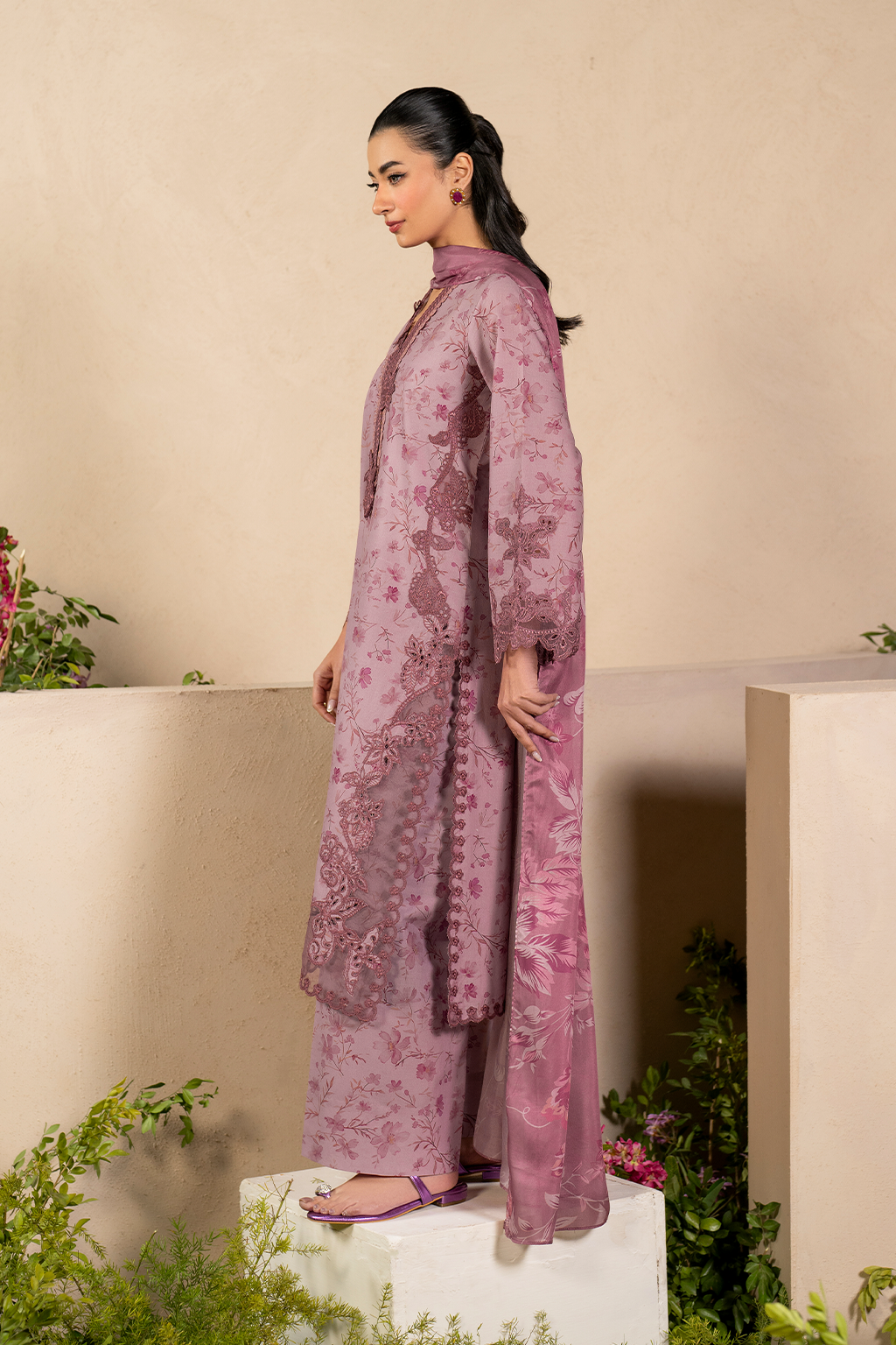 Iznik | Festive Lawn 25 | EFL-04 - Rang-e-Khaas