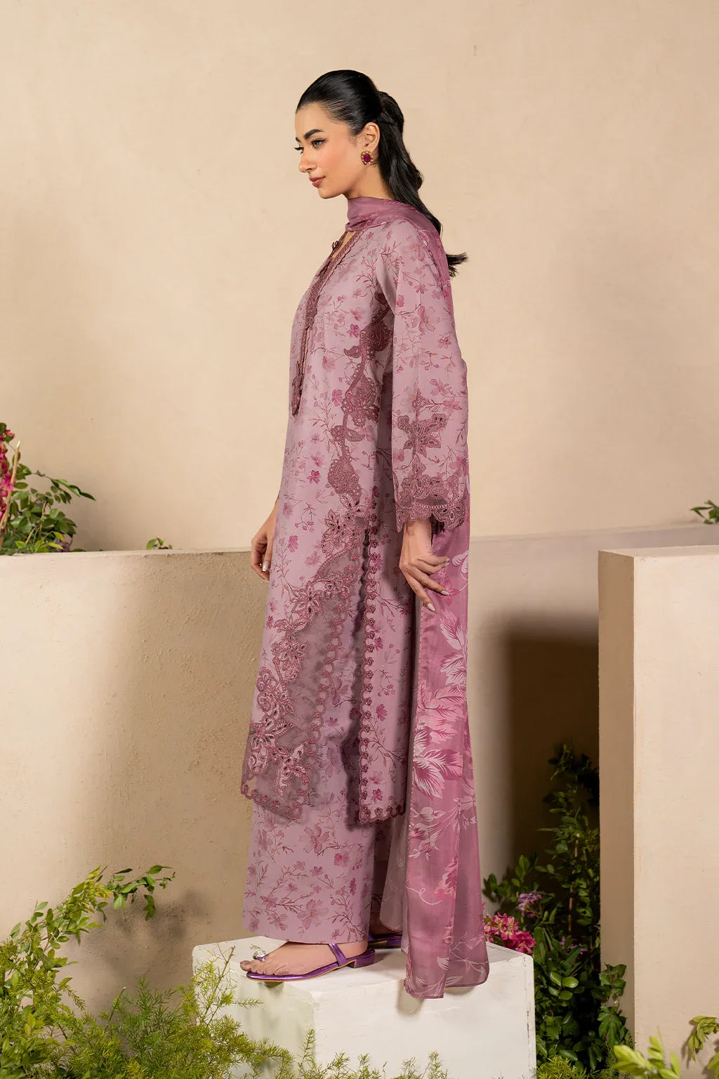 Iznik | Festive Lawn 25 | EFL-04 - Rang-e-Khaas