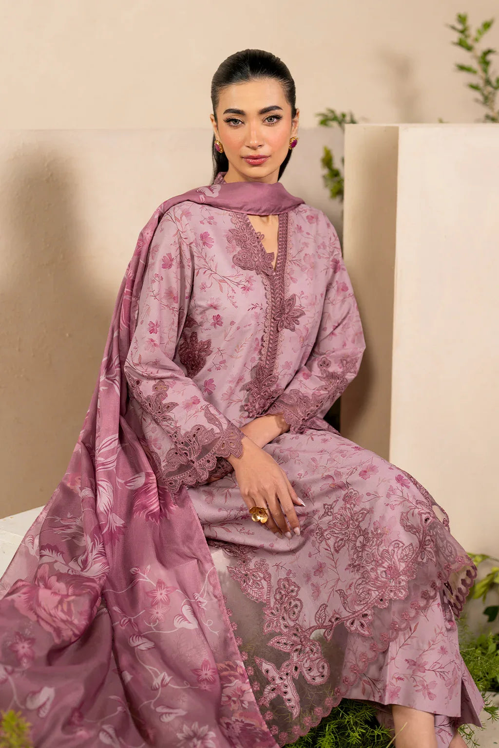 Iznik | Festive Lawn 25 | EFL-04 - Rang-e-Khaas