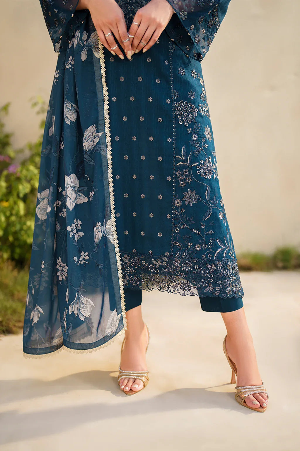 Iznik | Festive lawn 24 | SFL-01 - Rang-e-Khaas