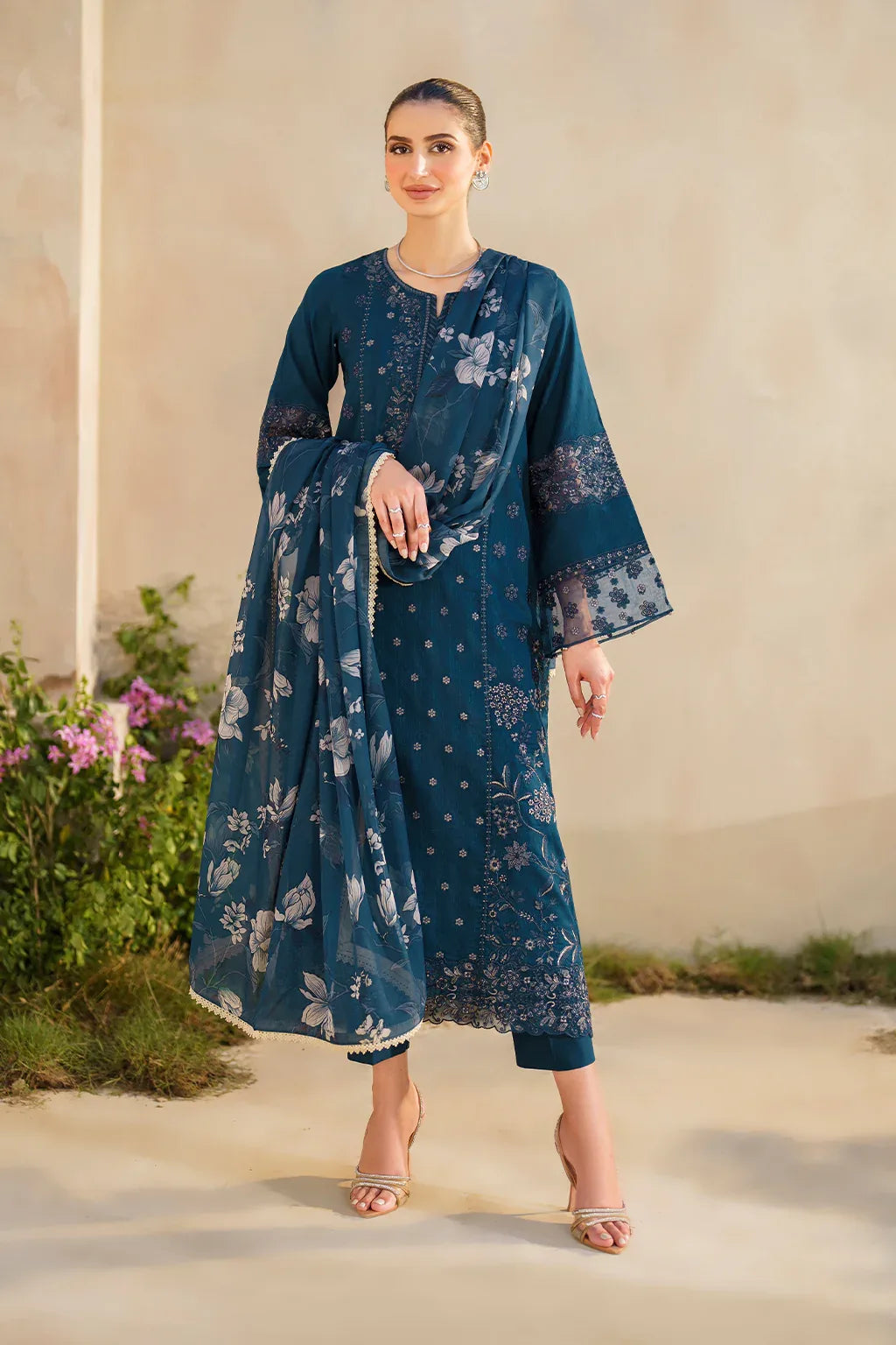 Iznik | Festive lawn 24 | SFL-01 - Rang-e-Khaas