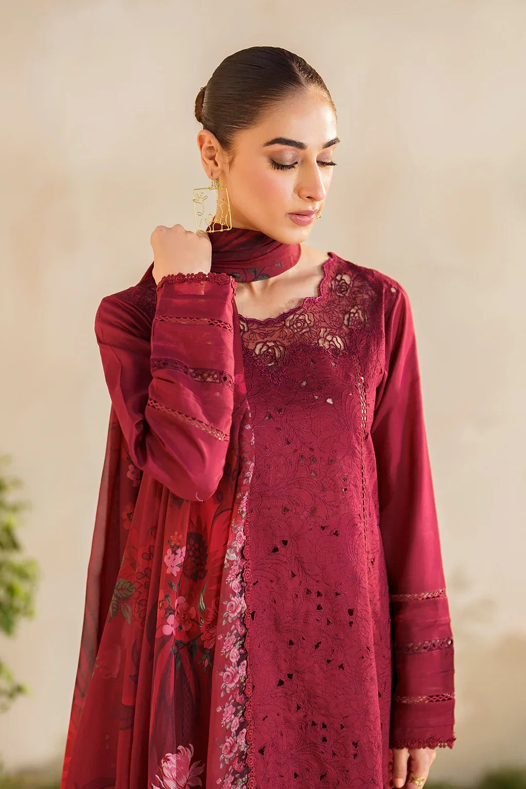 Iznik | Festive lawn 24 | SFL-02 - Rang-e-Khaas