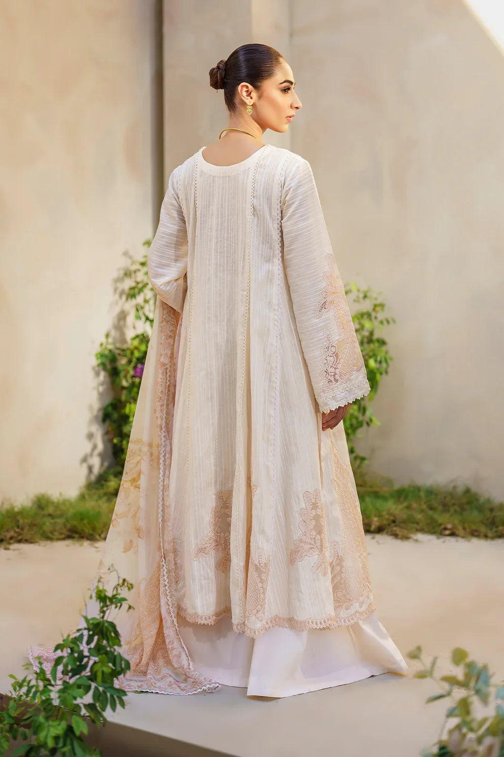 Iznik | Festive lawn 24 | SFL-03 - Rang-e-Khaas