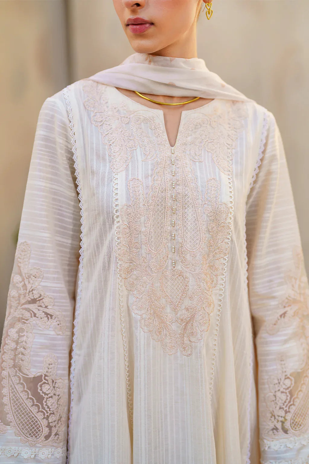 Iznik | Festive lawn 24 | SFL-03 - Rang-e-Khaas