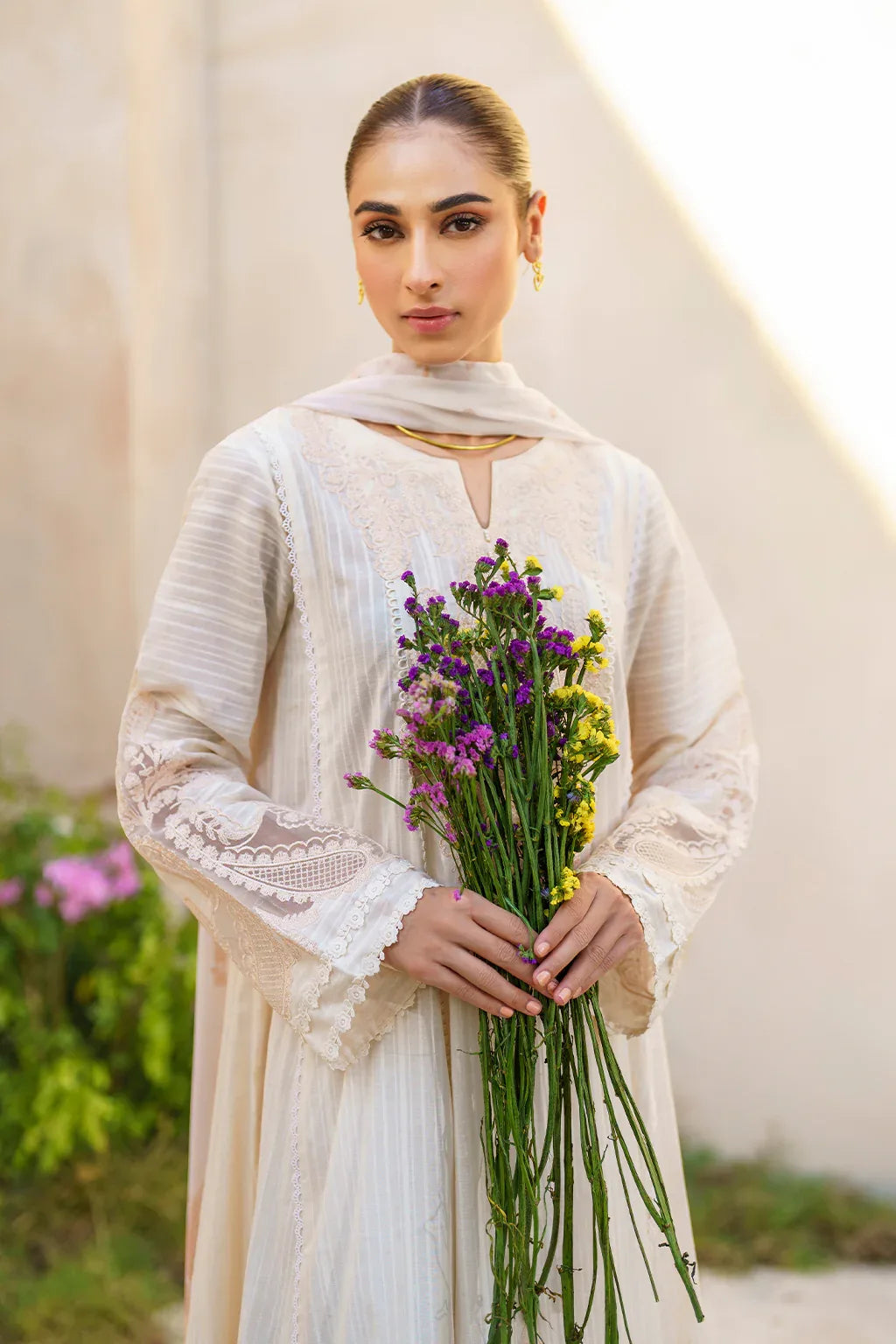 Iznik | Festive lawn 24 | SFL-03 - Rang-e-Khaas