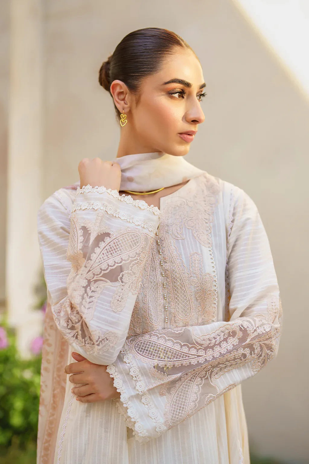 Iznik | Festive lawn 24 | SFL-03 - Rang-e-Khaas