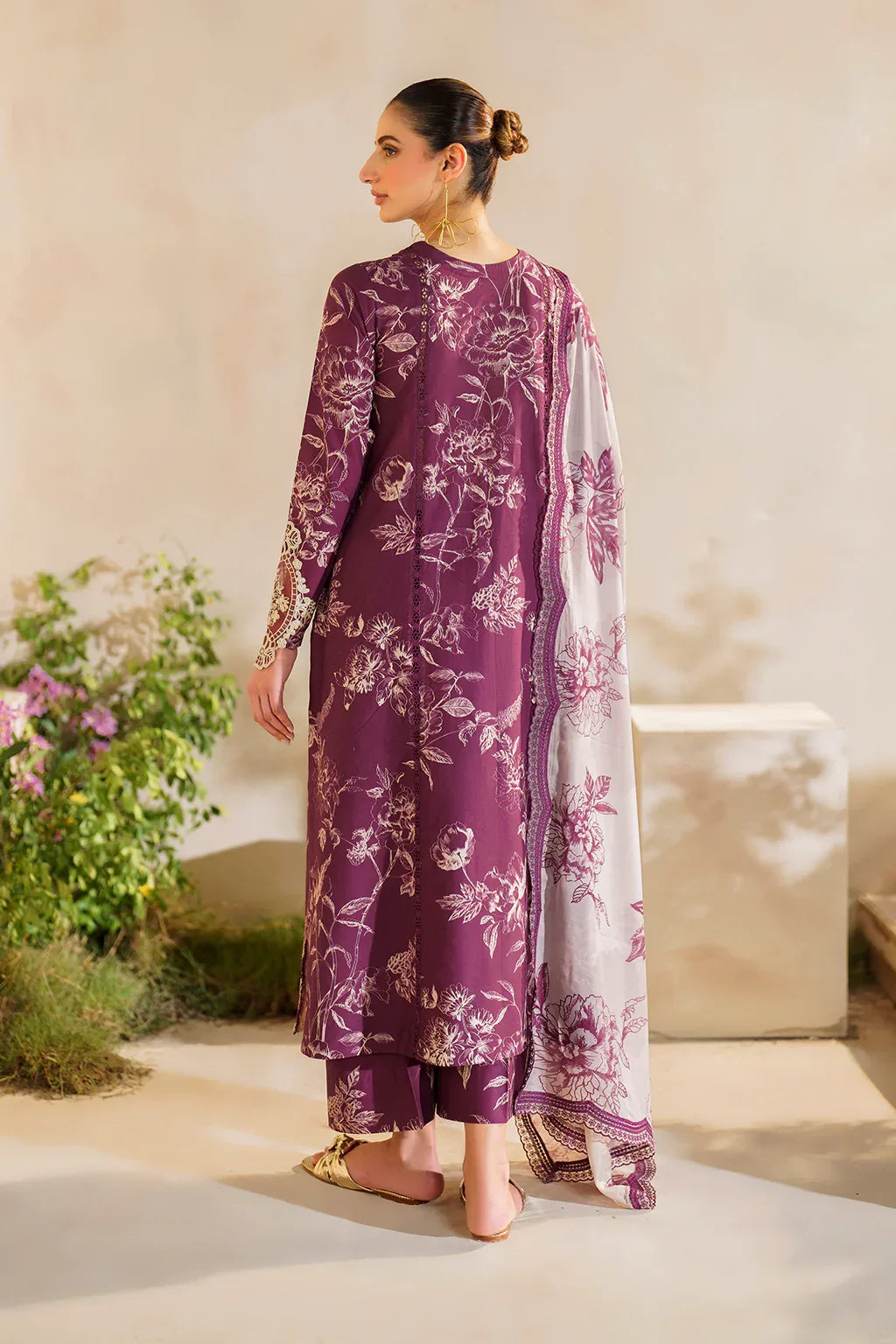 Iznik | Festive lawn 24 | SFL-04 - Rang-e-Khaas