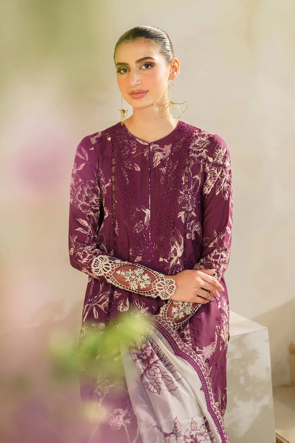 Iznik | Festive lawn 24 | SFL-04 - Rang-e-Khaas