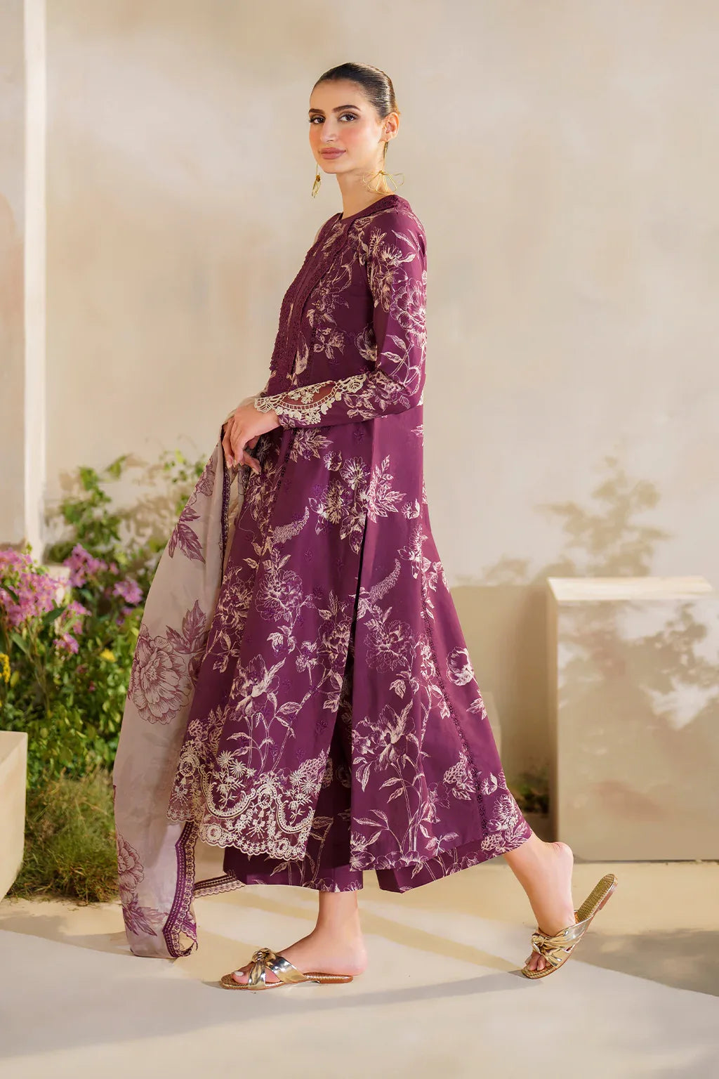 Iznik | Festive lawn 24 | SFL-04 - Rang-e-Khaas