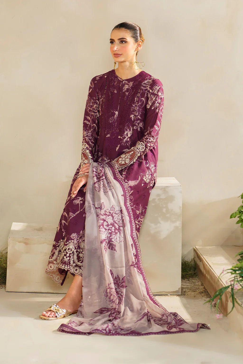 Iznik | Festive lawn 24 | SFL-04 - Rang-e-Khaas