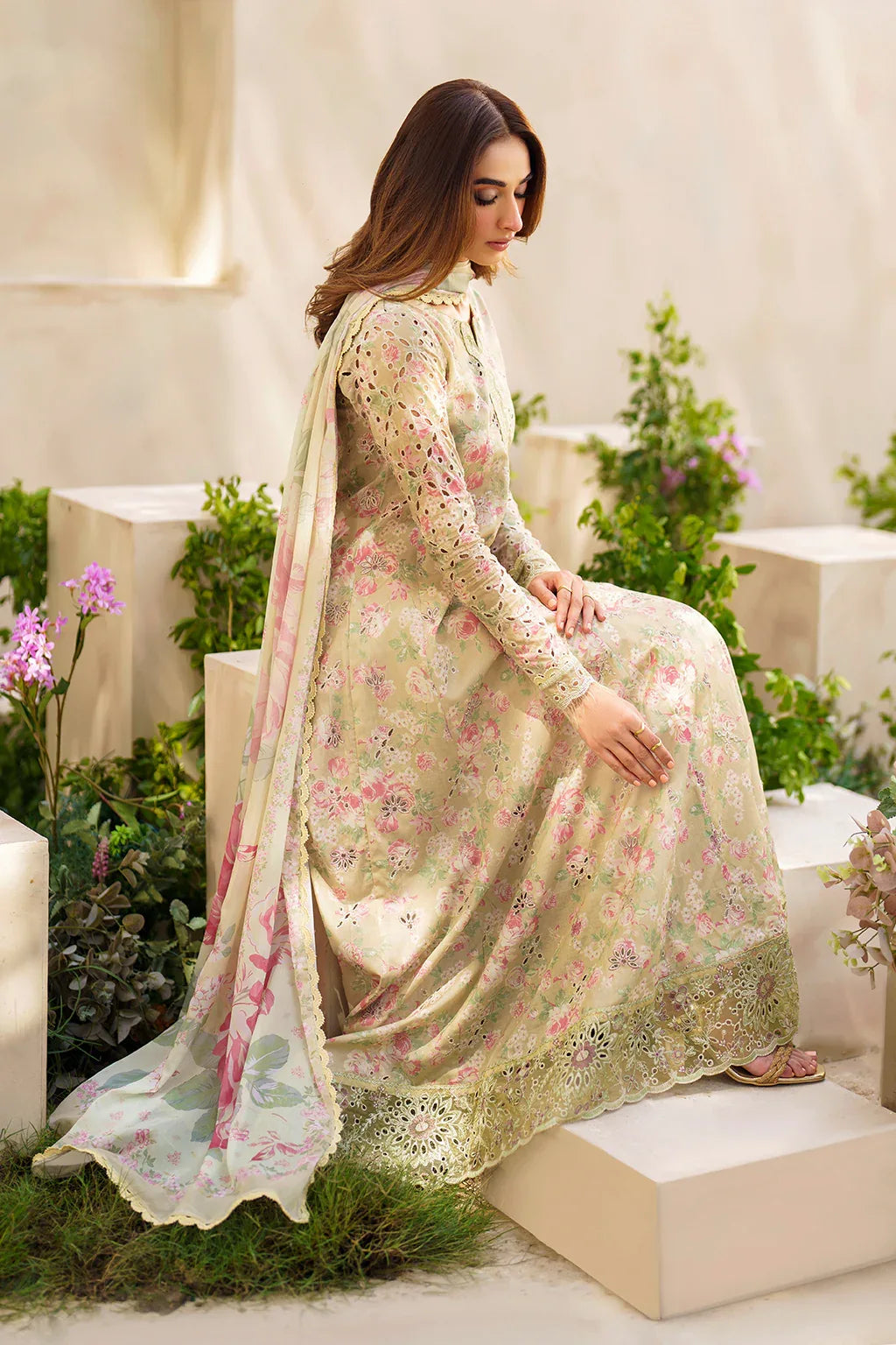 Iznik | Festive lawn 24 | SFL-05 - Rang-e-Khaas