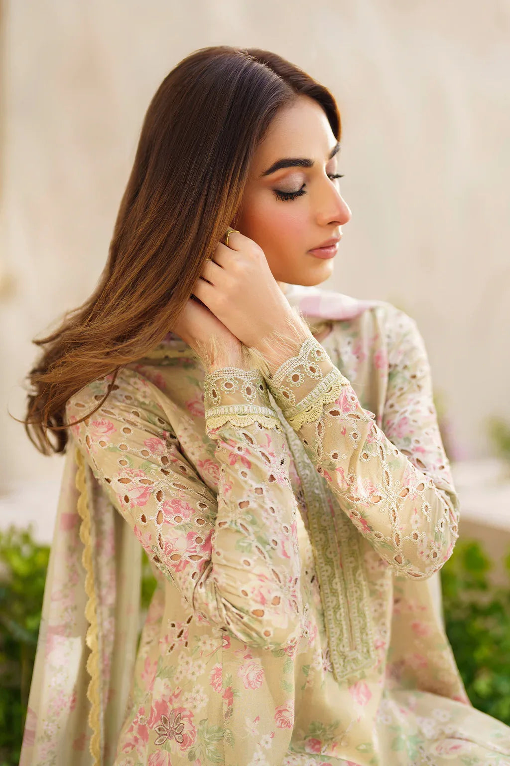 Iznik | Festive lawn 24 | SFL-05 - Rang-e-Khaas