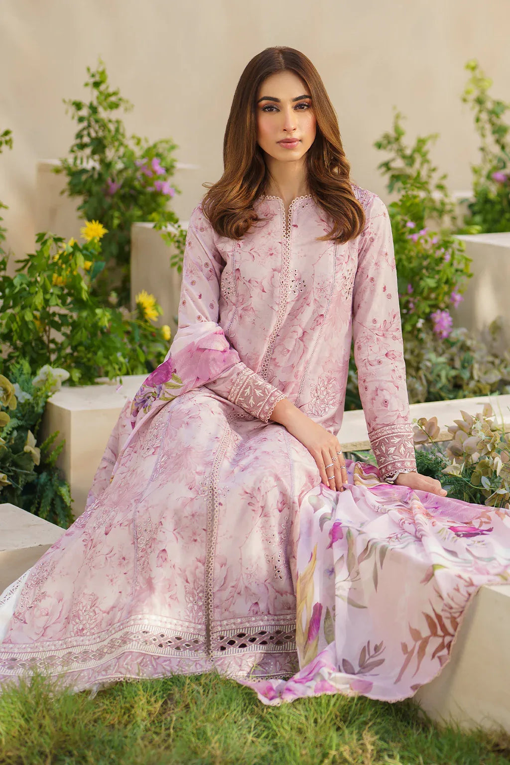 Iznik | Festive lawn 24 | SFL-06 - Rang-e-Khaas