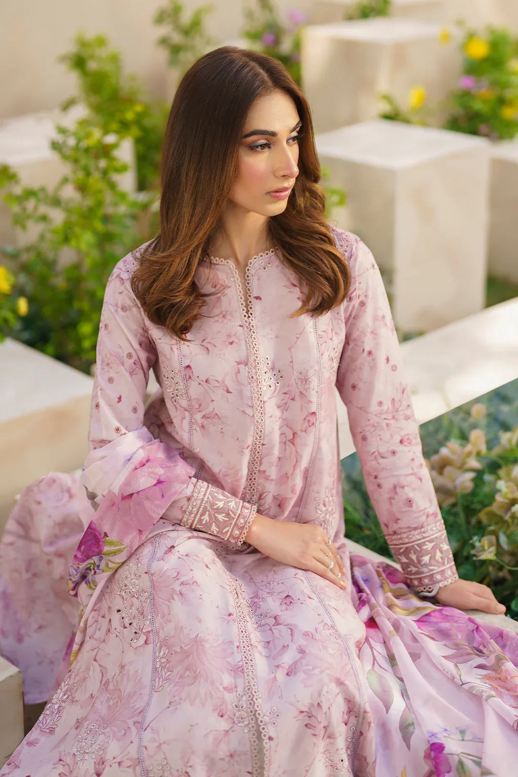 Iznik | Festive lawn 24 | SFL-06 - Rang-e-Khaas