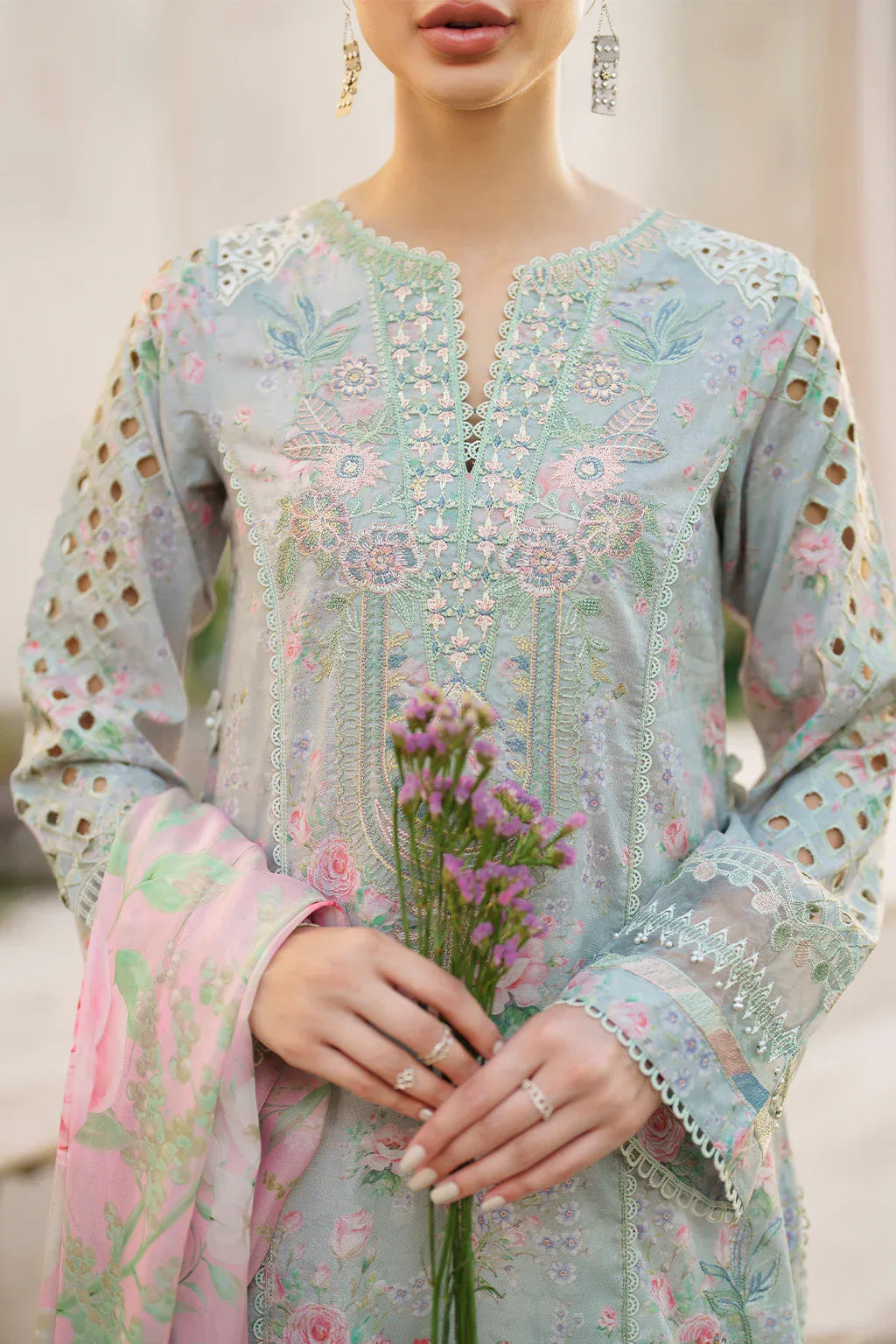 Iznik | Festive lawn 24 | SFL-07 - Rang-e-Khaas