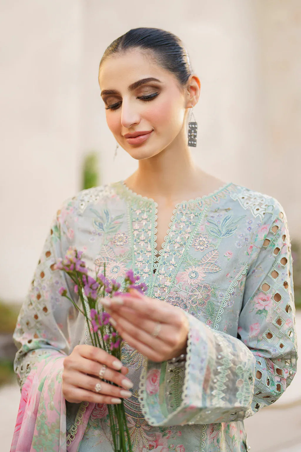 Iznik | Festive lawn 24 | SFL-07 - Rang-e-Khaas