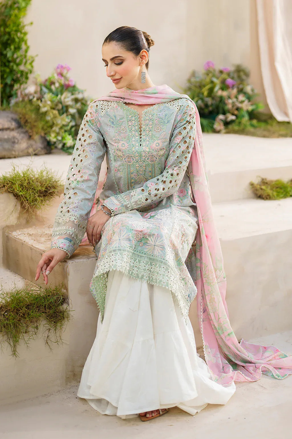 Iznik | Festive lawn 24 | SFL-07 - Rang-e-Khaas
