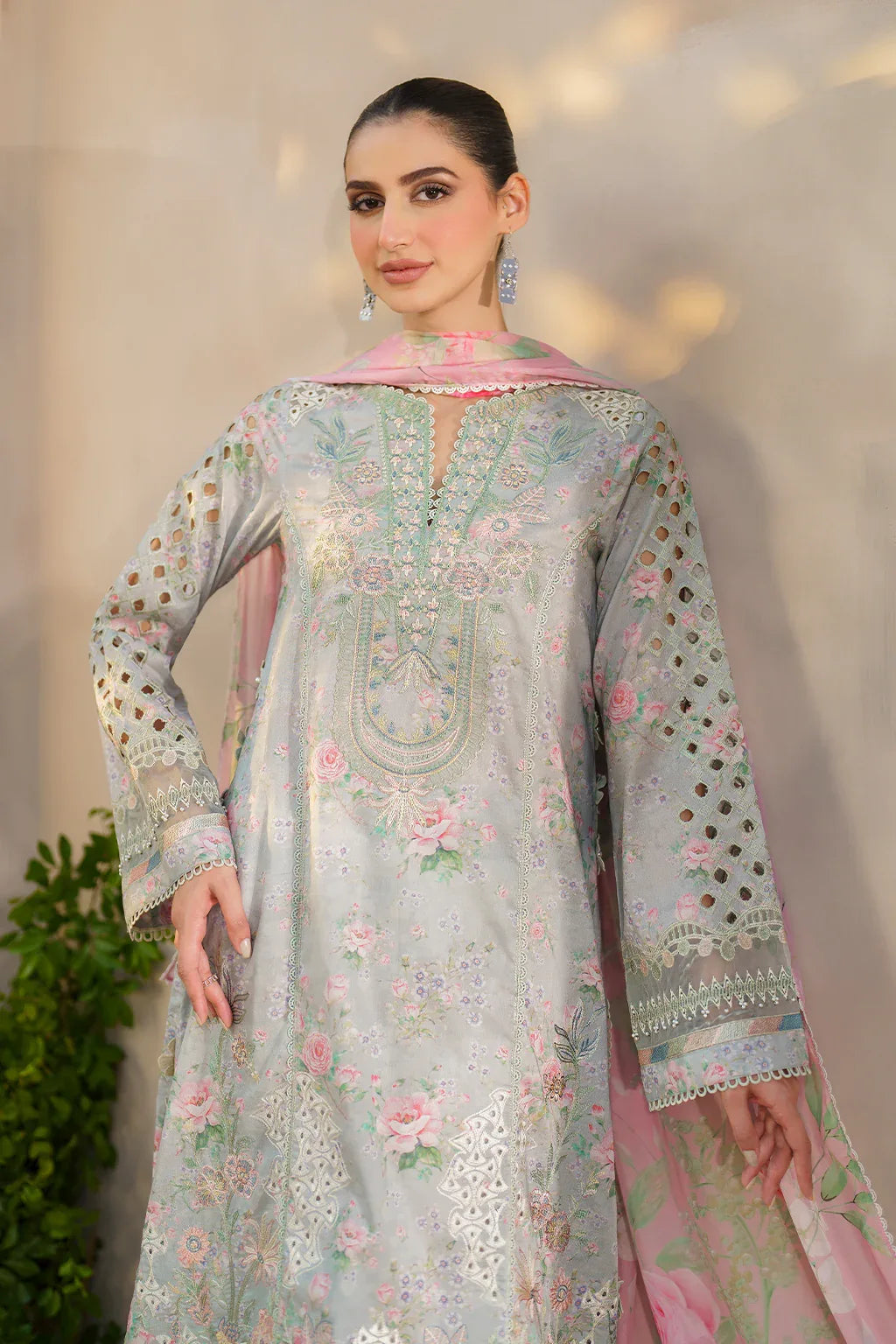 Iznik | Festive lawn 24 | SFL-07 - Rang-e-Khaas