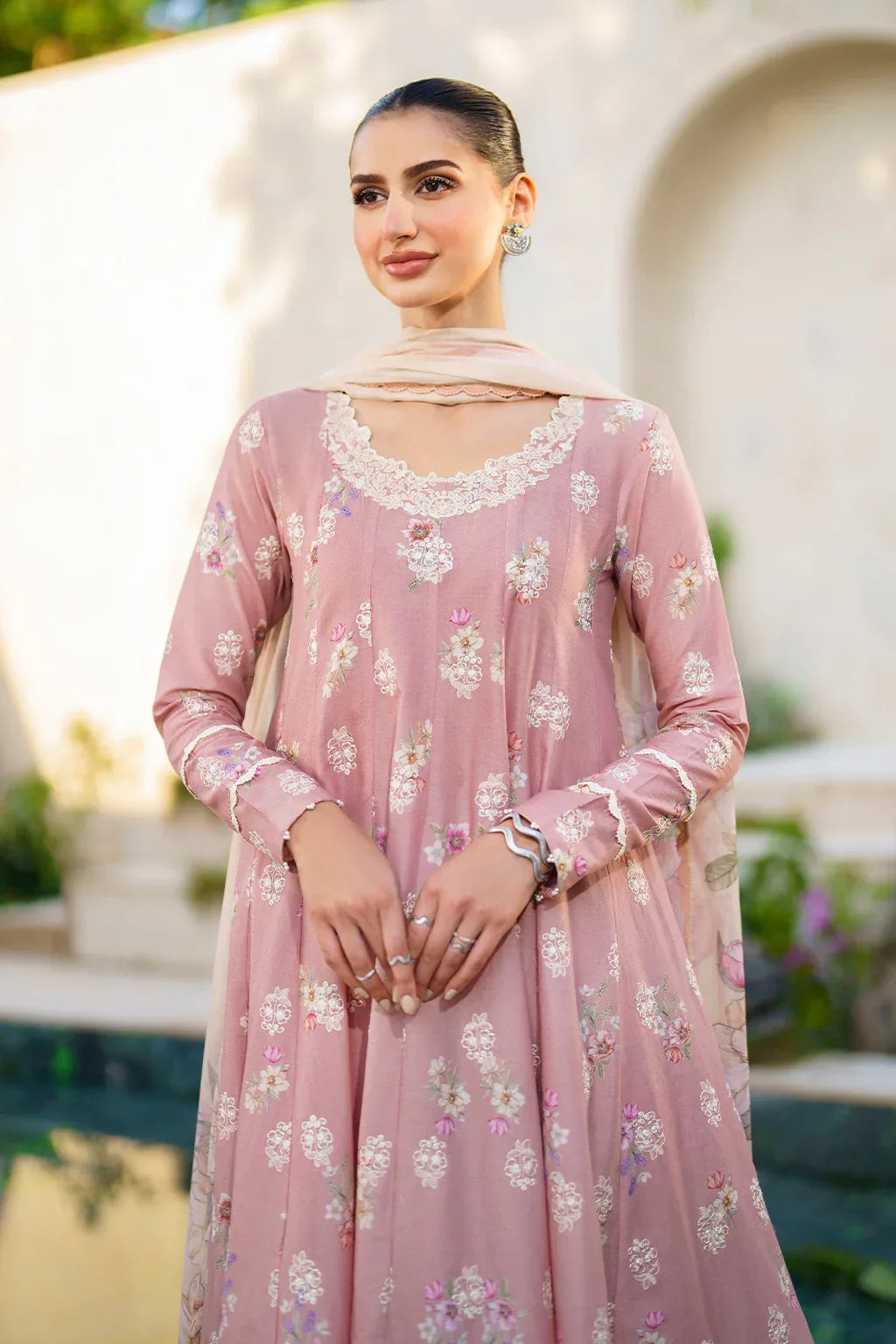 Iznik | Festive lawn 24 | SFL-08 - Rang-e-Khaas