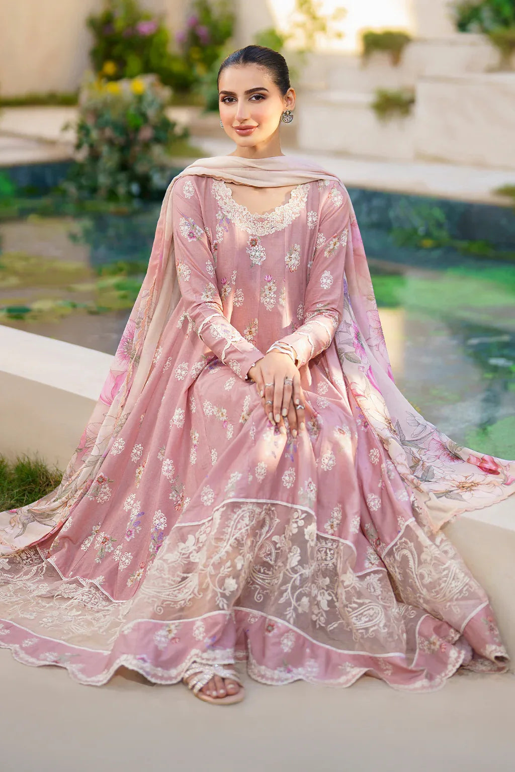 Iznik | Festive lawn 24 | SFL-08 - Rang-e-Khaas