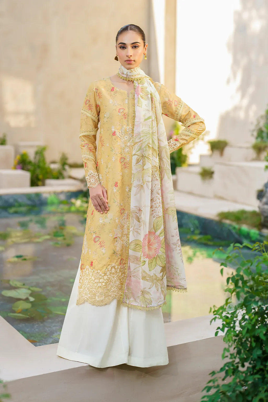 Iznik | Festive lawn 24 | SFL-09 - Rang-e-Khaas