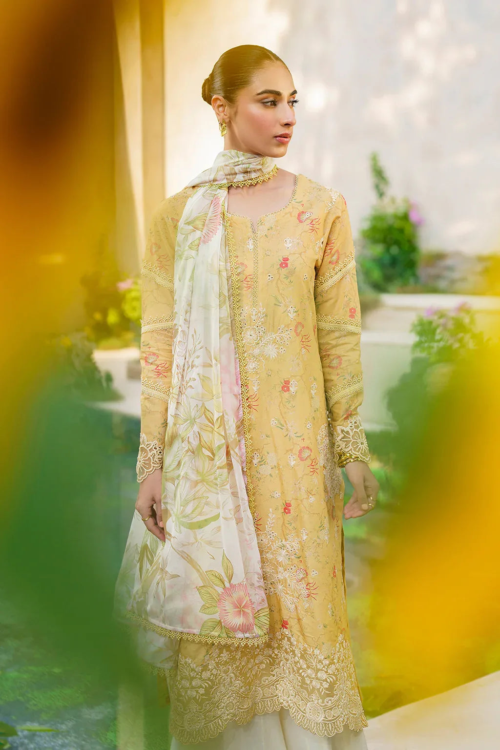 Iznik | Festive lawn 24 | SFL-09 - Rang-e-Khaas