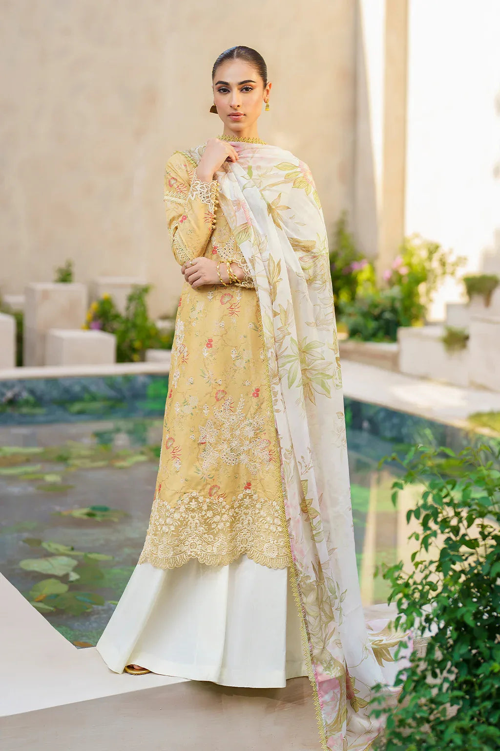 Iznik | Festive lawn 24 | SFL-09 - Rang-e-Khaas